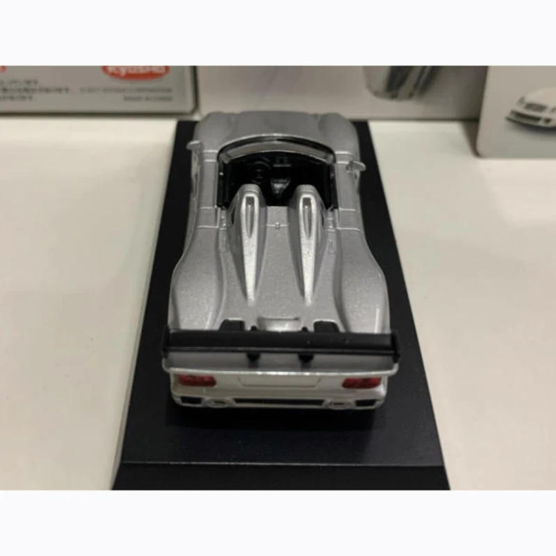 KYOSHO 1/64 CLK GTR Roadster Silver Alloy Racing Car Model Classic Adult Souvenir Gift Static Display
KYOSHO 1/64 CLK GTR Roadster Silver Alloy Racing Car Model Classic Adult Souvenir Gift Static Display