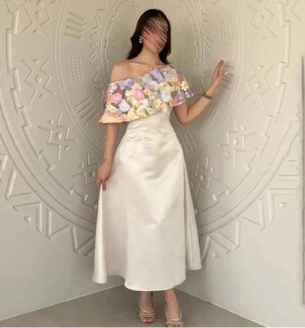 Charming Ivory Cocktail Dresses Off Shoulder Floral Appliques Prom Gowns Tea Length Customized Formal Party Wedding Guest Skirts
Charming Ivory Cocktail Dresses Off Shoulder Floral Appliques Prom Gowns Tea Length Customized Formal Party Wedding Guest Skirts