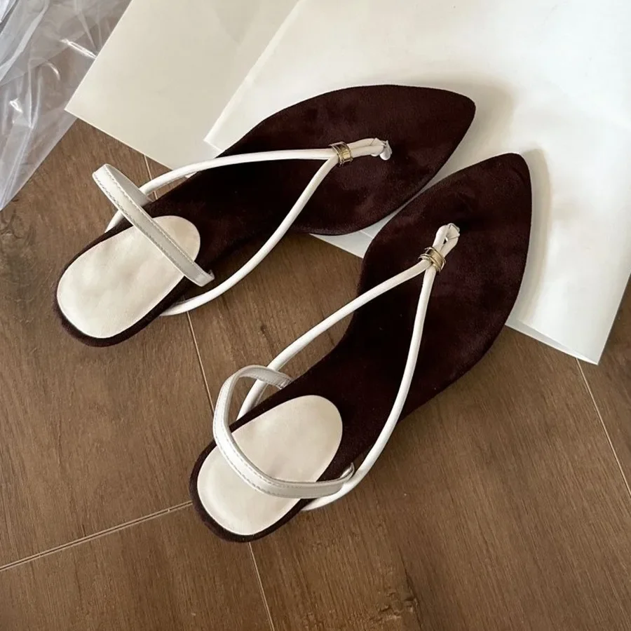 2024 European and American new top quality women's shoes French versatile minimalist style clip toe sandals Roman sandals
2024 European and American new top quality women's shoes French versatile minimalist style clip toe sandals Roman sandals