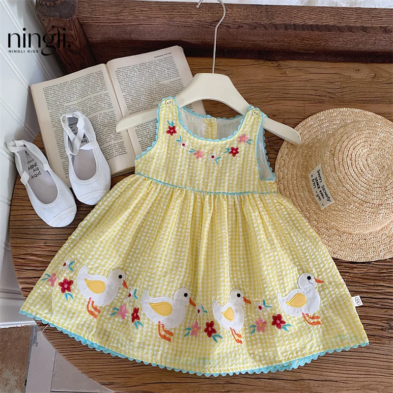 Girl's Duck Vest Skirt 1-8Children's Clothing Summer Baby Girl Fashion Embroidery Dress Girls' Dress
Girl's Duck Vest Skirt 1-8Children's Clothing Summer Baby Girl Fashion Embroidery Dress Girls' Dress
