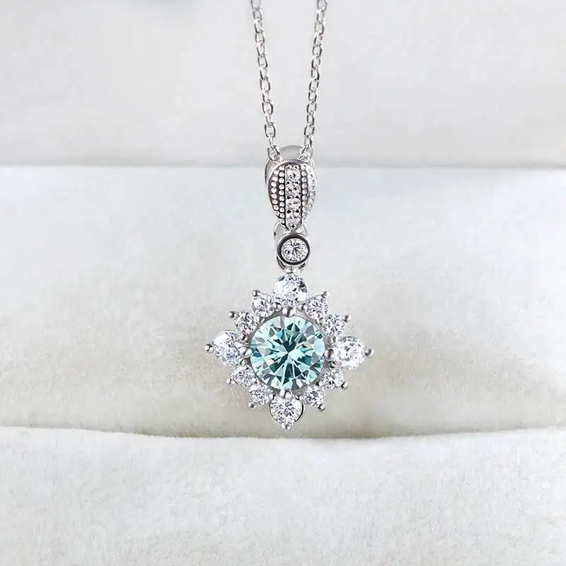 JoiasHome S925 Sterling Silver 1ct D Color Moissanite Necklace Princess Cut Geometric Pendant Wedding Jewelry
JoiasHome S925 Sterling Silver 1ct D Color Moissanite Necklace Princess Cut Geometric Pendant Wedding Jewelry