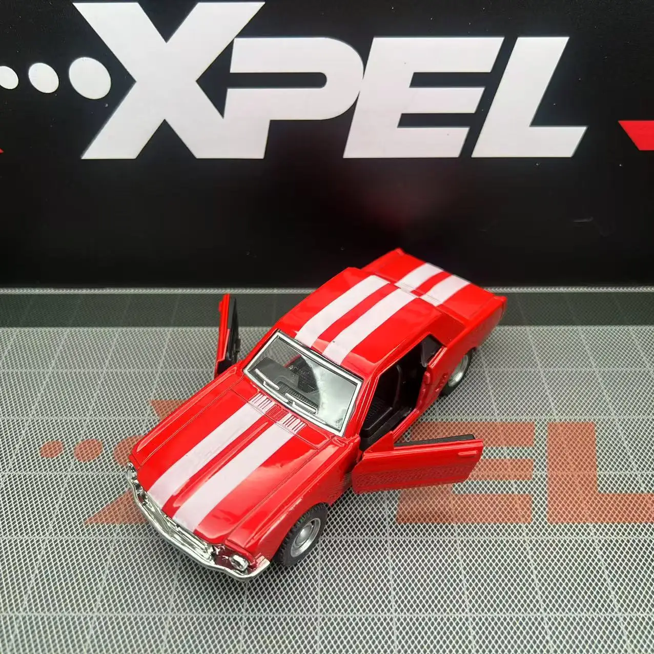 1:32 Ford Mustang винтажный автомобиль, модель автомобиля из сплава, звуковой и световой автомобиль, игрушка, детский подарок
1:32 Ford Mustang винтажный автомобиль, модель автомобиля из сплава, звуковой и световой автомобиль, игрушка, детский подарок
