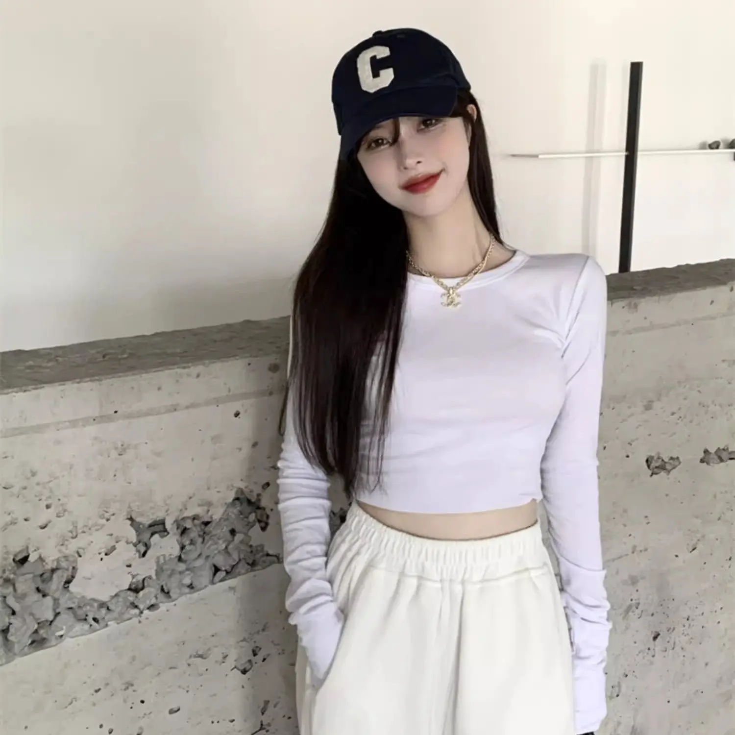 Round Neck Long-Sleeved T-Shirt Women 2024 Autumn New Solid Color Slimming Short Niche Design Versatile Bottoming Shirt Top
Round Neck Long-Sleeved T-Shirt Women 2024 Autumn New Solid Color Slimming Short Niche Design Versatile Bottoming Shirt Top