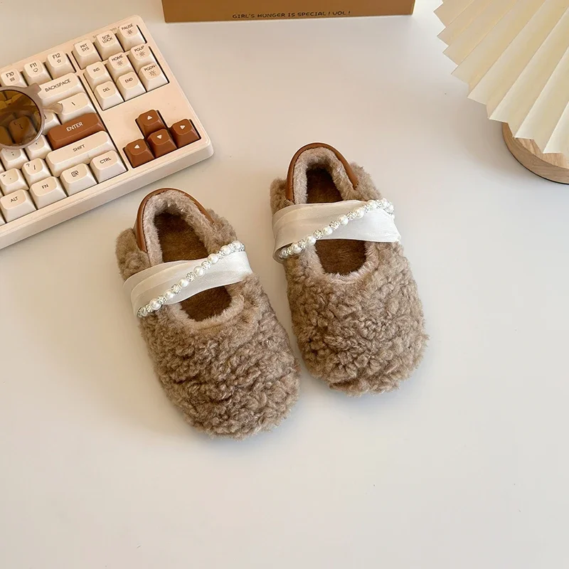 2024 Children Plush Princess Shoes for Girls Winter New Fashion Korean Style Soft Anti-slippery Sweet Chic Warm Leather Shoes
2024 Children Plush Princess Shoes for Girls Winter New Fashion Korean Style Soft Anti-slippery Sweet Chic Warm Leather Shoes
