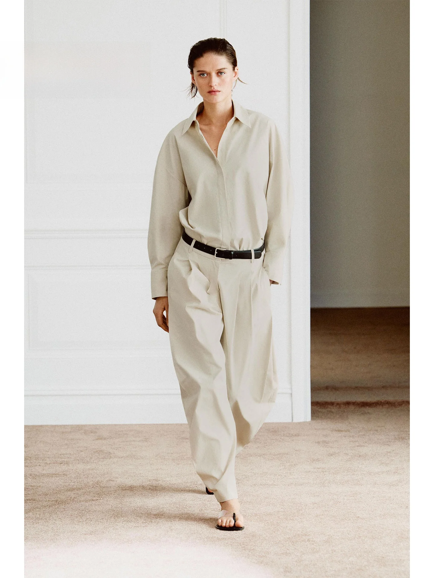 Summer 2026 Oversize Arc Swing Long Sleeve Shirt Women's Simple Style Beige Casual Loose Fit Shirt Female Premium Fashion
Summer 2026 Oversize Arc Swing Long Sleeve Shirt Women's Simple Style Beige Casual Loose Fit Shirt Female Premium Fashion
