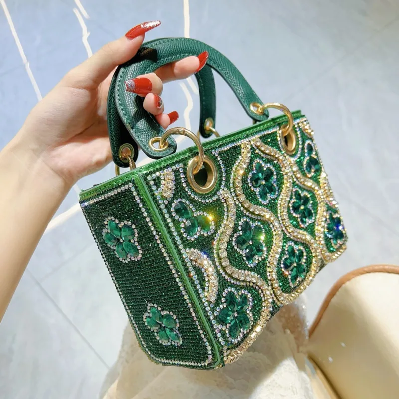 Luxury Shiney Inlay Bordered Dinner Bags For Women 2025 New Golden Silver Flower Shaped Bead Sequin Handbags Evenning Party Bags
Luxury Shiney Inlay Bordered Dinner Bags For Women 2025 New Golden Silver Flower Shaped Bead Sequin Handbags Evenning Party Bags