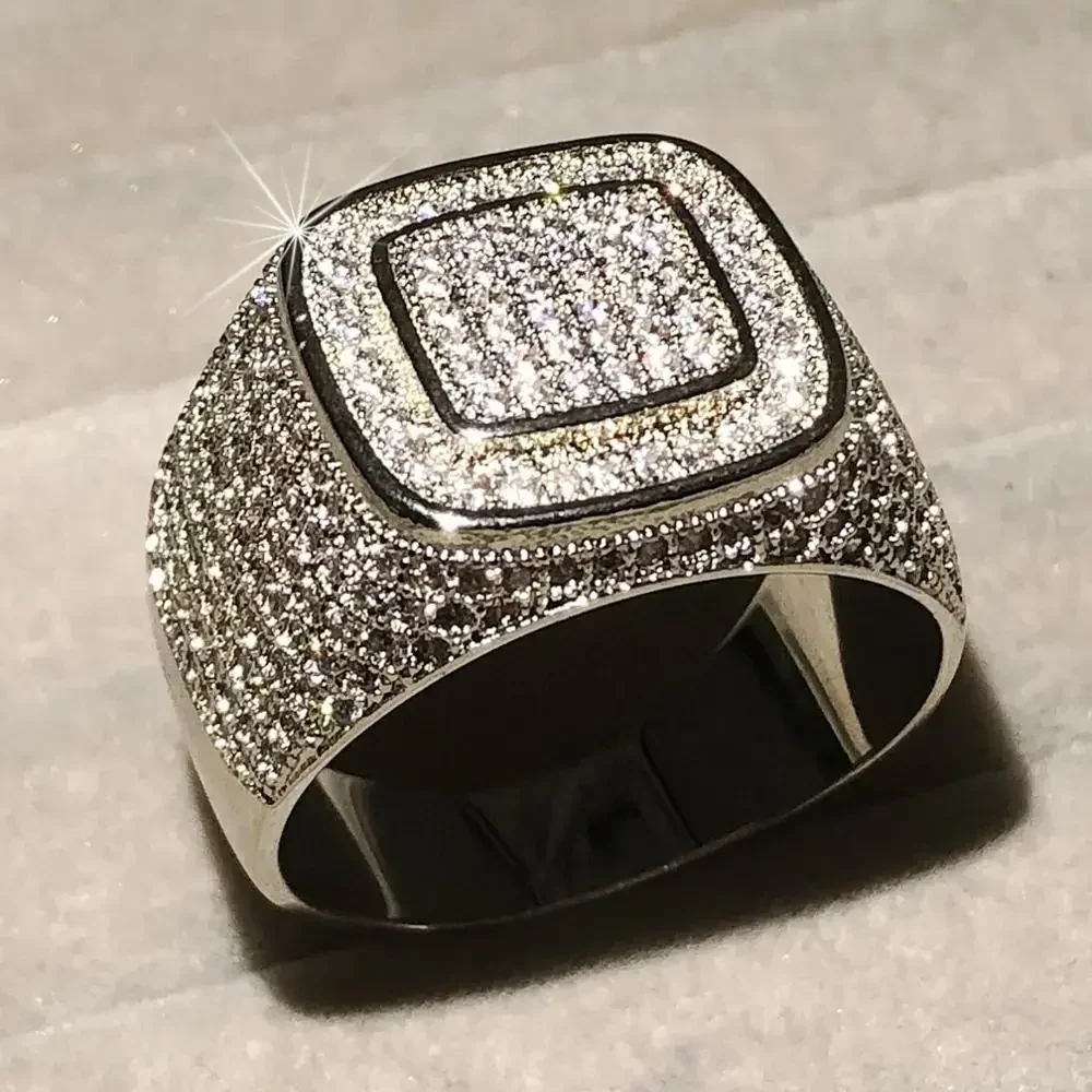 Роскошное кольцо в стиле хип-хоп Micro Pave Sona с бриллиантами All Iced Out Bling, большие кольца из стерлингового серебра 925 пробы для мужчин, ювелирные изделия в подарок
Роскошное кольцо в стиле хип-хоп Micro Pave Sona с бриллиантами All Iced Out Bling, большие кольца из стерлингового серебра 925 пробы для мужчин, ювелирные изделия в подарок