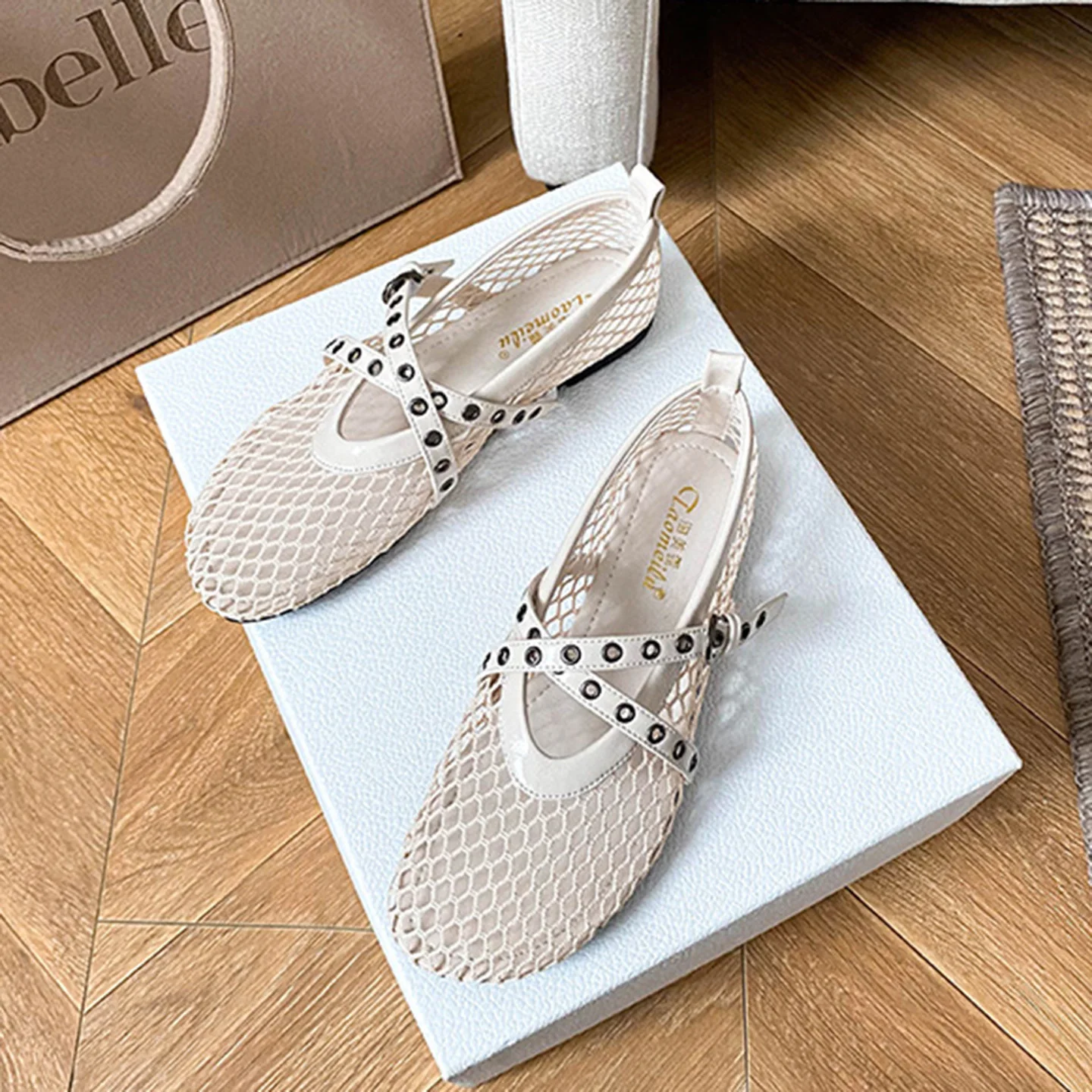 Mesh ballet flat shoes women rivets buckles fashionable sandals women comfortable hollow breathable Mary Jane shoes plus size 43
Mesh ballet flat shoes women rivets buckles fashionable sandals women comfortable hollow breathable Mary Jane shoes plus size 43