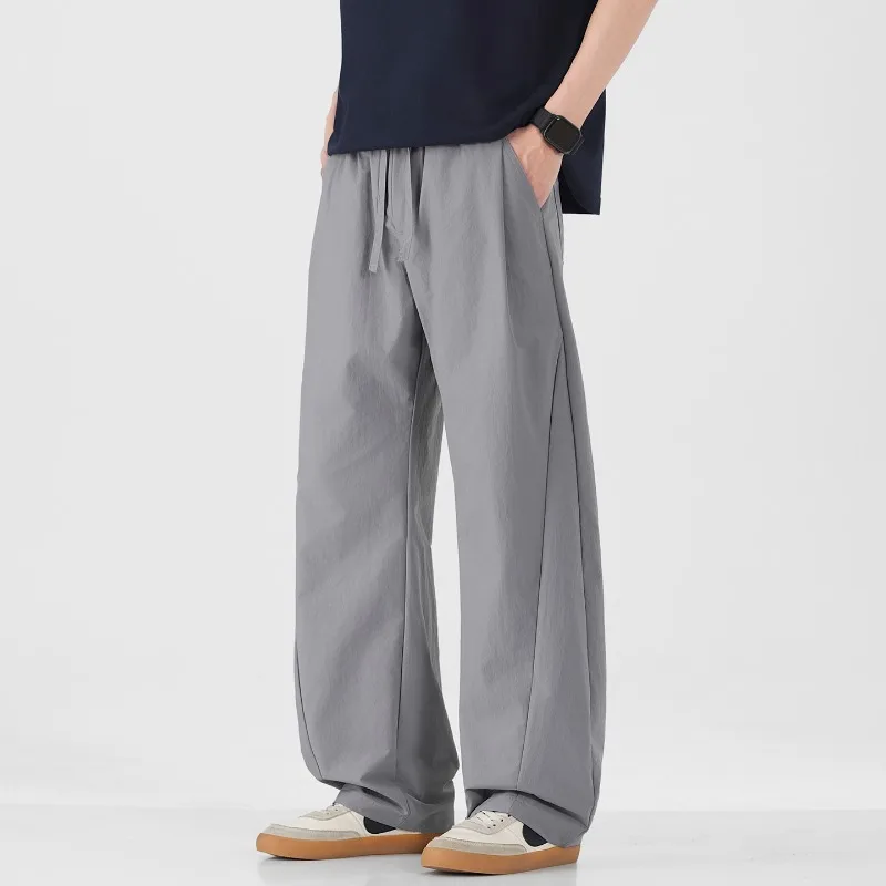 Новые мужские повседневные брюки свободного кроя из мягкой ткани на весну-лето 2026 с завязками и большими карманами
Новые мужские повседневные брюки свободного кроя из мягкой ткани на весну-лето 2026 с завязками и большими карманами