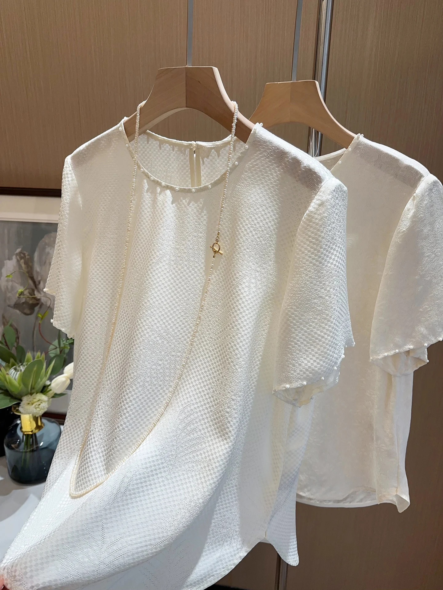 Elegant Light Chinese Style Women's Top Short Sleeve Silk Flower Embroidery Classic round Neck Loose Fit Summer New
Elegant Light Chinese Style Women's Top Short Sleeve Silk Flower Embroidery Classic round Neck Loose Fit Summer New