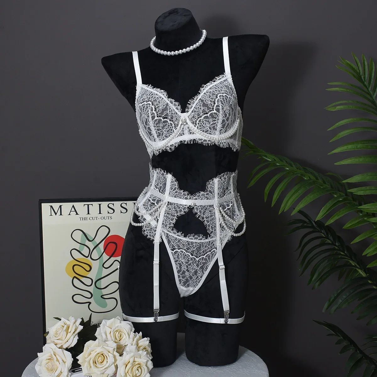 Women's Pearl Chain Seduction Lingerie French Style Lace Hollow Out See Through Bra Thong Female Exotic Apparel Four Piece Set
Women's Pearl Chain Seduction Lingerie French Style Lace Hollow Out See Through Bra Thong Female Exotic Apparel Four Piece Set