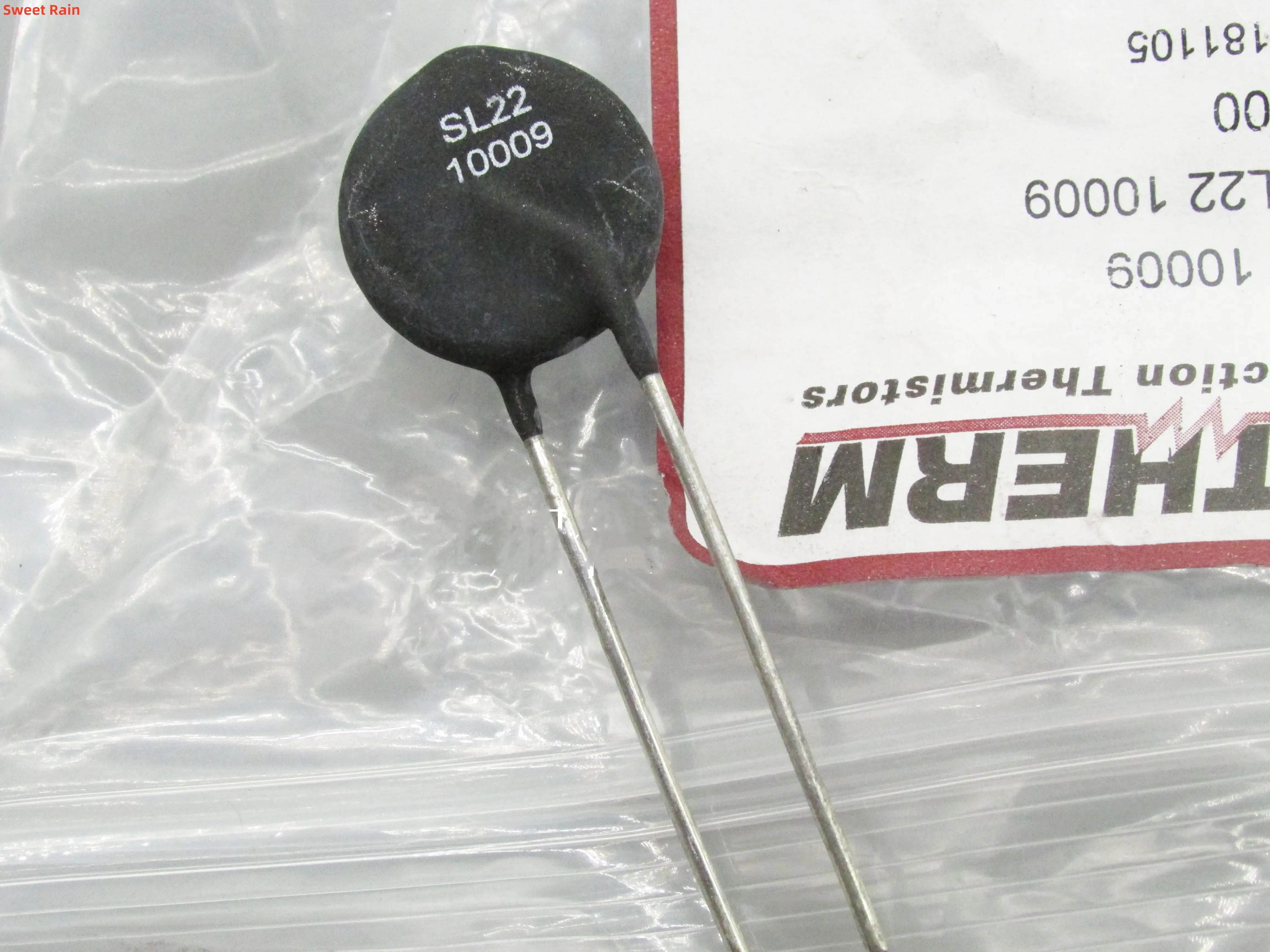 SL22 10009 100% новый и оригинальный NTC термистор SL22 10009 10R 9A NTC защита цепи
SL22 10009 100% новый и оригинальный NTC термистор SL22 10009 10R 9A NTC защита цепи
