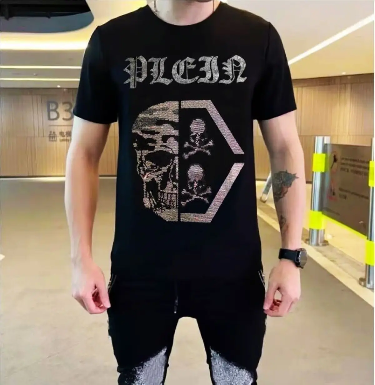 Classic T-shirt for Men Round Neck Cotton Short Sleeves Rhinestones Skull Pattern Personality Handsome style20250310
Classic T-shirt for Men Round Neck Cotton Short Sleeves Rhinestones Skull Pattern Personality Handsome style20250310