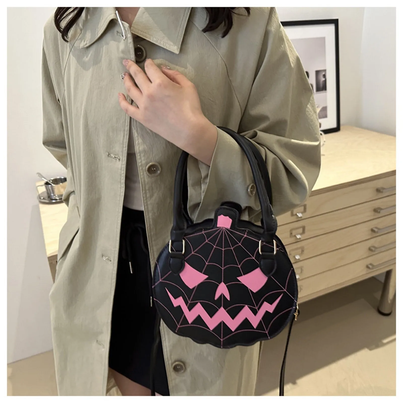 Halloween Pumpkin Crossbody Bag Novelty Shoulder Bag Halloween Party Decoration Supplies Girls Birthday Festival Gifts
Halloween Pumpkin Crossbody Bag Novelty Shoulder Bag Halloween Party Decoration Supplies Girls Birthday Festival Gifts