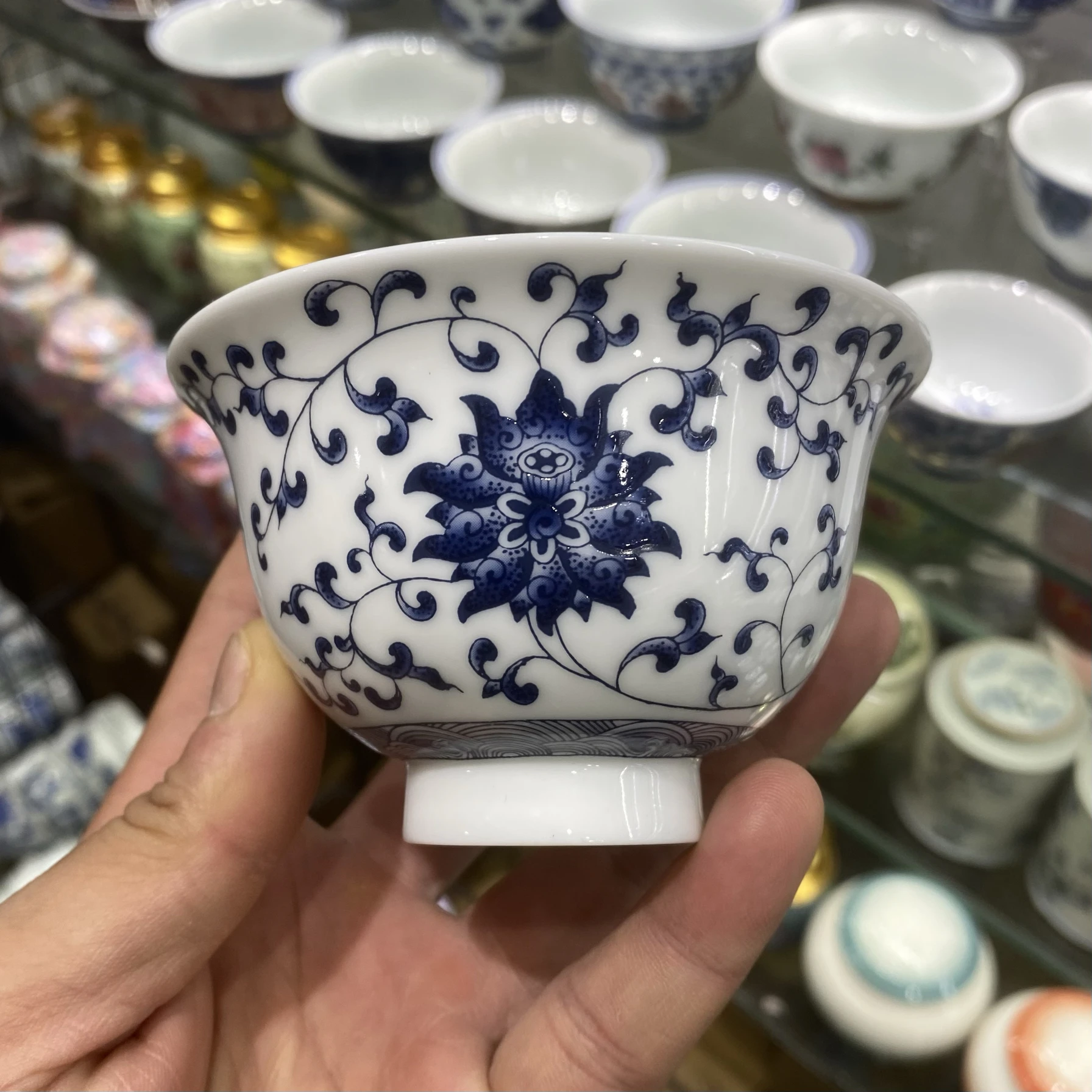 Handmade Jingdezhen Blue and White Ceramic Gaiwan Interlock Branch Chinese Household Belt Saucer Tea Brewing Bowl Hand-Held Cup
Handmade Jingdezhen Blue and White Ceramic Gaiwan Interlock Branch Chinese Household Belt Saucer Tea Brewing Bowl Hand-Held Cup