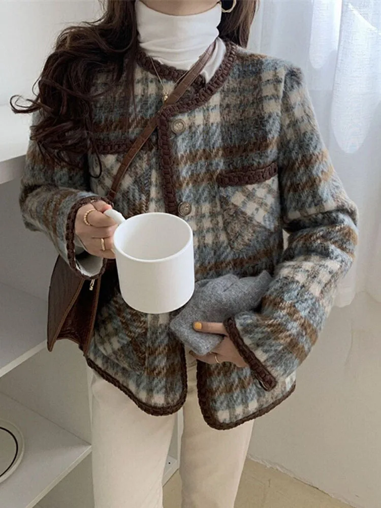 Autumn and Winter Fashion Real Wool Plaid Ladies Warm Jackets Elegant Lady Quality Office Fashion Jacket
Autumn and Winter Fashion Real Wool Plaid Ladies Warm Jackets Elegant Lady Quality Office Fashion Jacket