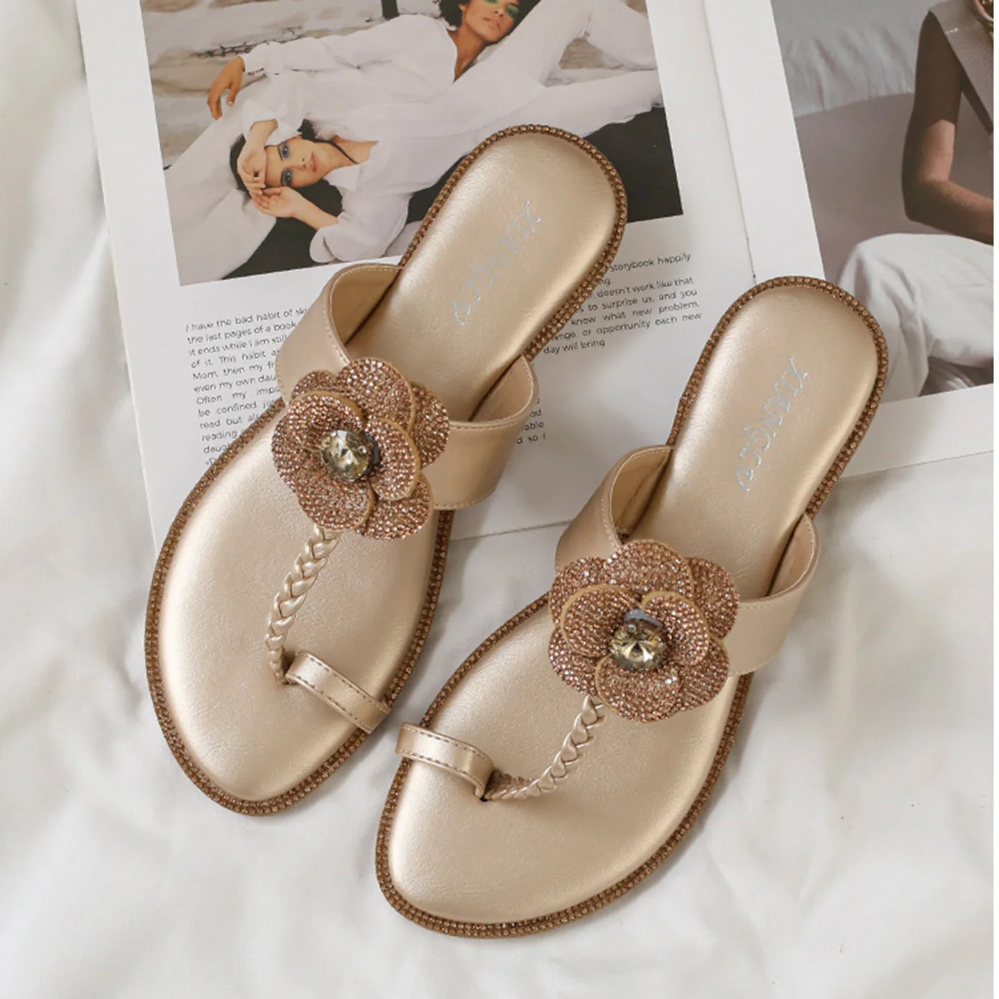 2026 New Women's Fashion Flip flops Flat Flower Bohemian Summer Beach Sandals Women's Pinch Toe Non slip Comfortable Slippers
2026 New Women's Fashion Flip flops Flat Flower Bohemian Summer Beach Sandals Women's Pinch Toe Non slip Comfortable Slippers