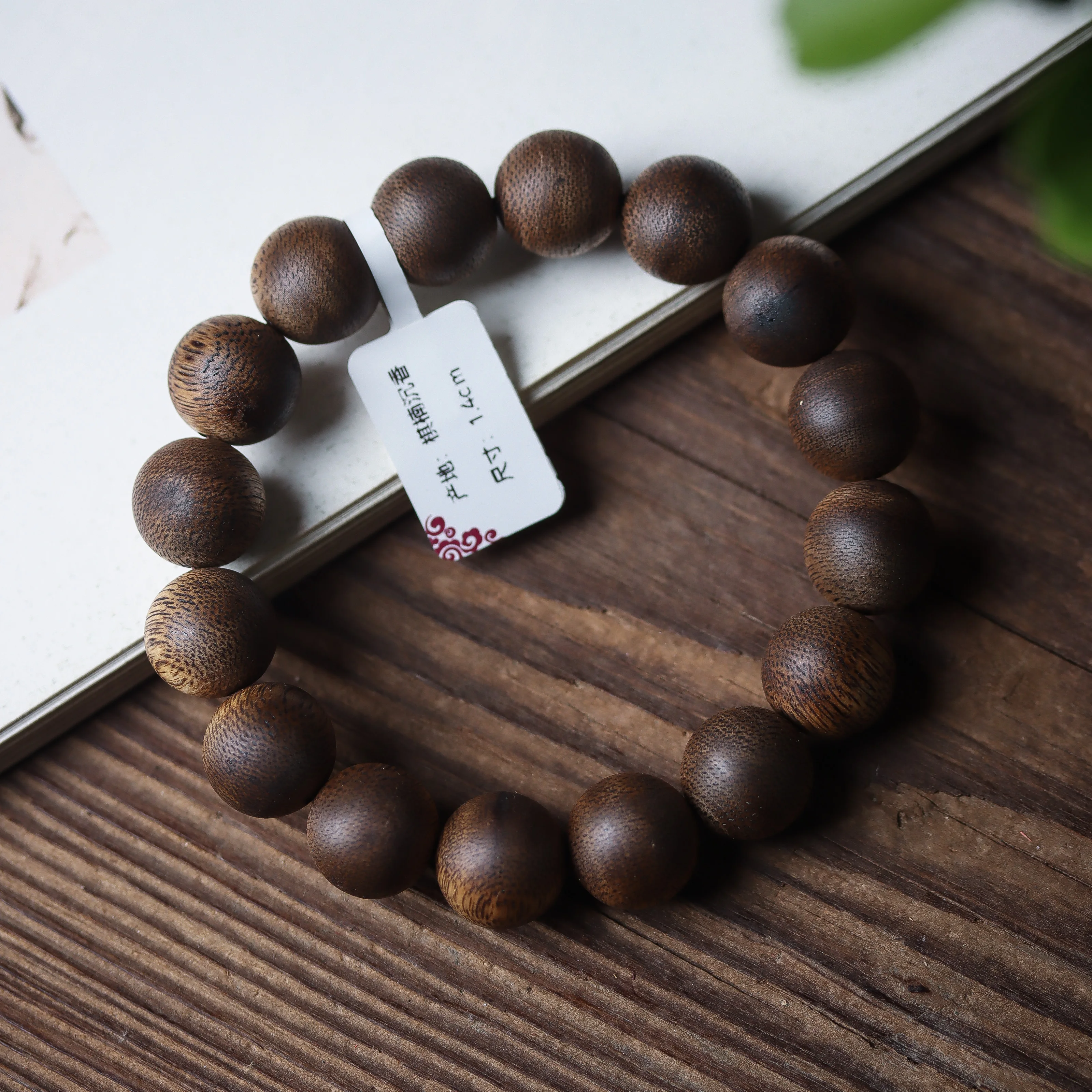 Hainan Natural Kyara Bracelet Buddha Beads Chess Nan Single Ring Men's and Women's Lucky Article Playpiece
Hainan Natural Kyara Bracelet Buddha Beads Chess Nan Single Ring Men's and Women's Lucky Article Playpiece
