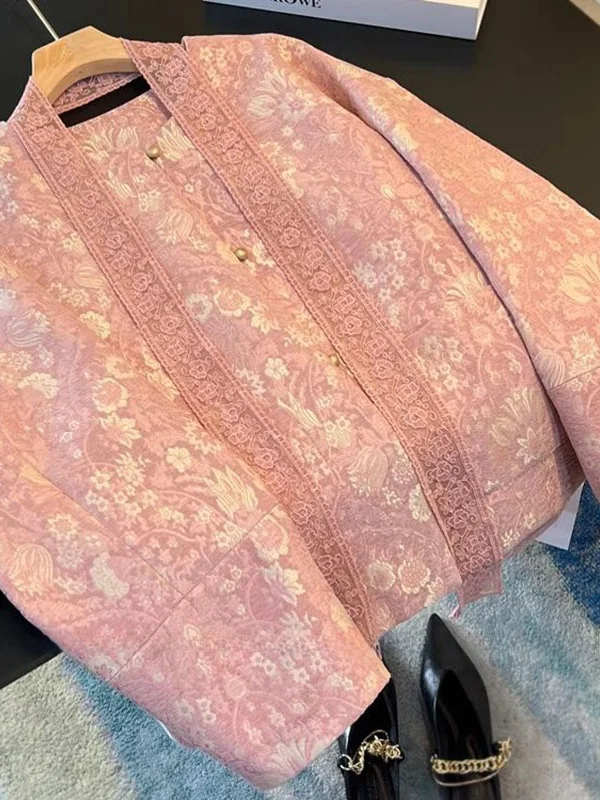 Ele розовый жакет с тяжелой вышивкой, женская верхняя одежда больших размеров на осень и зиму, свободная посадка в китайском стиле с цветочным узором
Ele розовый жакет с тяжелой вышивкой, женская верхняя одежда больших размеров на осень и зиму, свободная посадка в китайском стиле с цветочным узором