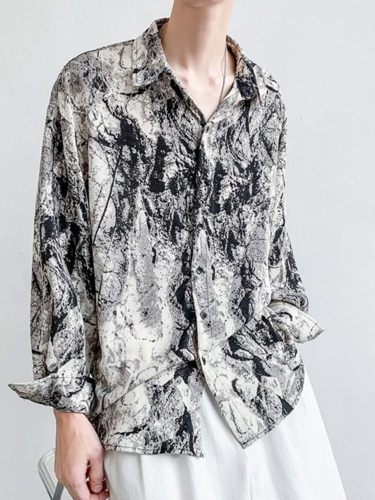 Мужская летняя повседневная верхняя одежда из американского ретро-шелка с эффектом окрашивания, в стиле барокко, от модного бренда, класса люкс
Мужская летняя повседневная верхняя одежда из американского ретро-шелка с эффектом окрашивания, в стиле барокко, от модного бренда, класса люкс