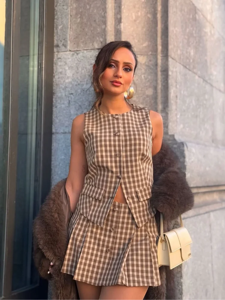 Plaid O-neck Vest Mini Skirts Sets Women Elegant Slim Single Breasted Tops Suit With Pleated Skirt Female Summer Vintage Outfits
Plaid O-neck Vest Mini Skirts Sets Women Elegant Slim Single Breasted Tops Suit With Pleated Skirt Female Summer Vintage Outfits