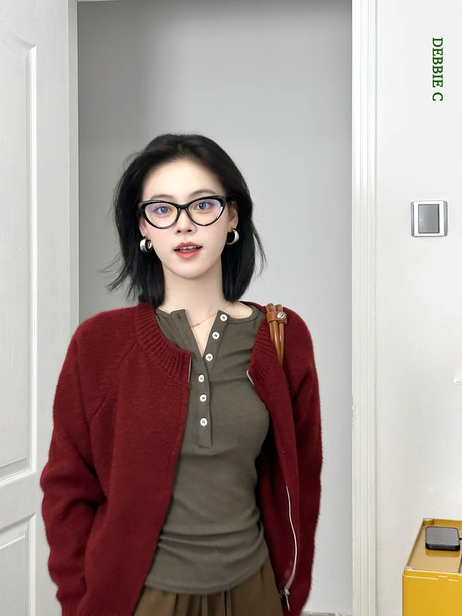 Красный вязаный кардиган Debbie C с двойной молнией, свободного кроя, универсальный повседневный женский вязаный топ с длинными рукавами
Красный вязаный кардиган Debbie C с двойной молнией, свободного кроя, универсальный повседневный женский вязаный топ с длинными рукавами