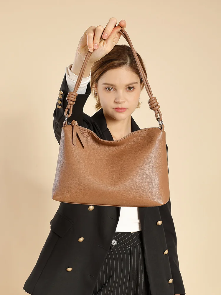 Женская большая сумка из зернистой кожи под мышками, весна/лето 202, простая дорожная сумка через плечо большой вместимости
Женская большая сумка из зернистой кожи под мышками, весна/лето 202, простая дорожная сумка через плечо большой вместимости