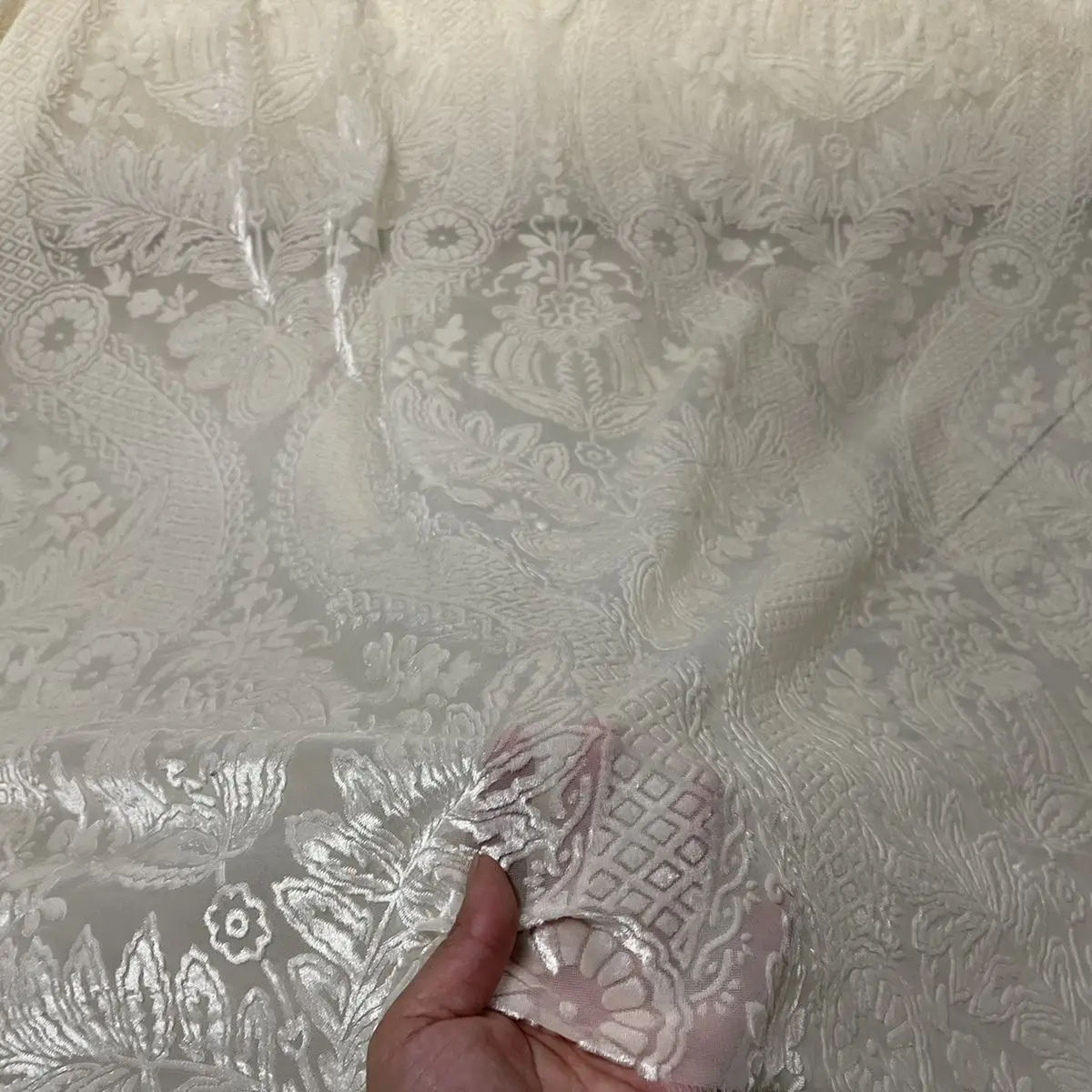 Beige Enkianthus Chinensis Artificial Silk Bottom Cloth Cotton Velvet Hollow Pleuche Dress Cheongsam Shirt Fabric
Beige Enkianthus Chinensis Artificial Silk Bottom Cloth Cotton Velvet Hollow Pleuche Dress Cheongsam Shirt Fabric