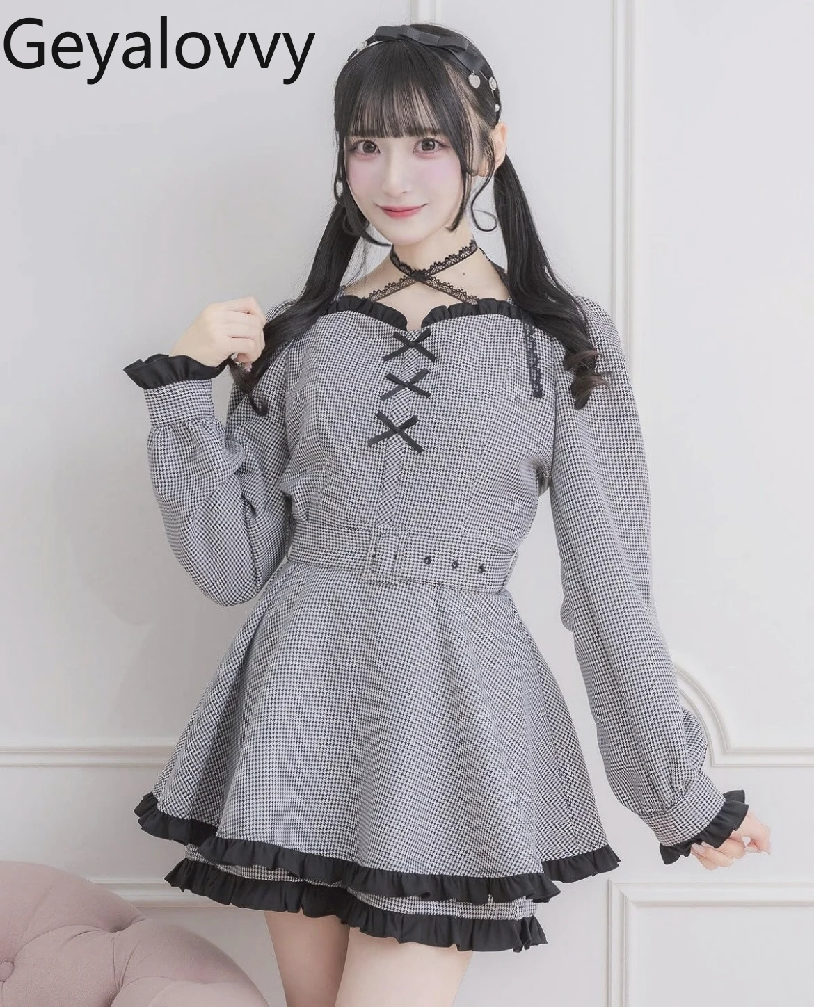 Японский милый кружевной костюм-чокер с рюшами для девочек, утягивающее платье с длинными рукавами и поясом с высокой талией и шорты в клетку, комплект из двух предметов
Японский милый кружевной костюм-чокер с рюшами для девочек, утягивающее платье с длинными рукавами и поясом с высокой талией и шорты в клетку, комплект из двух предметов