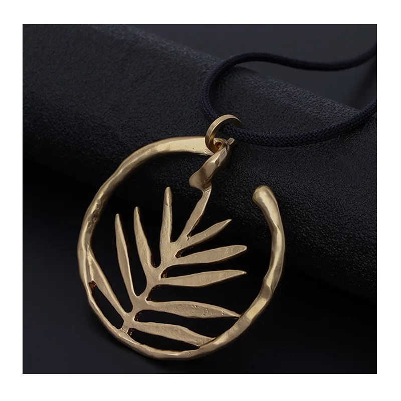 New Metal Necklace Women's Fashion Sweater Chain Long Leaf Personality Long Premium Necklace
New Metal Necklace Women's Fashion Sweater Chain Long Leaf Personality Long Premium Necklace