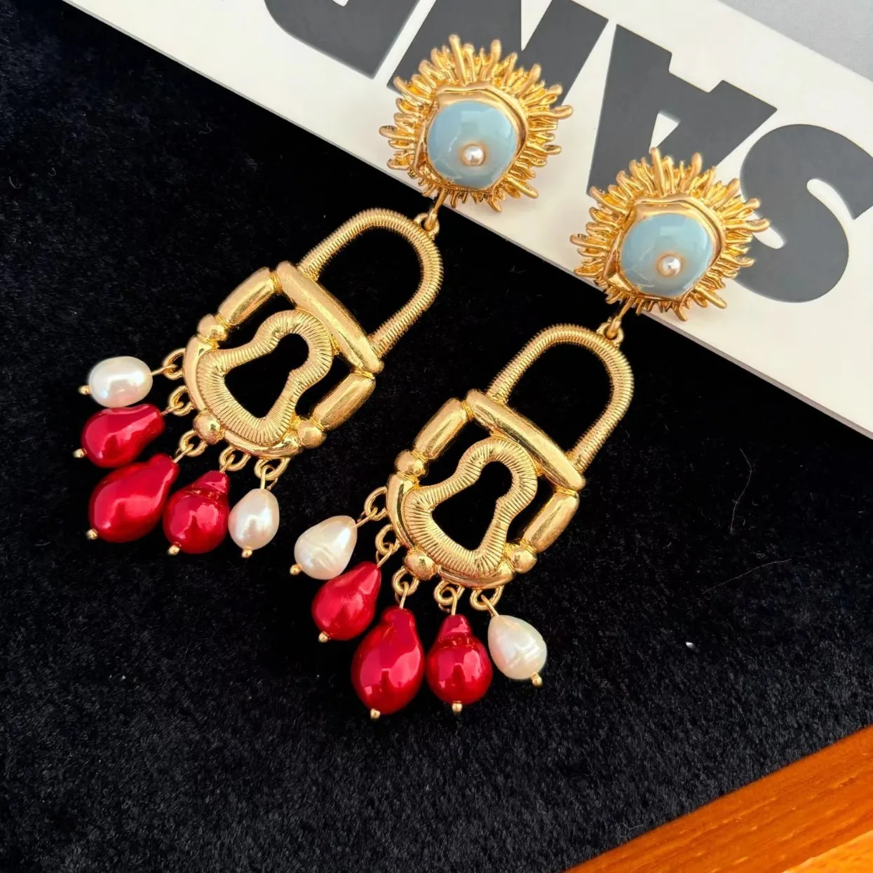 Fashion Dopamine Enamel Keyhole Shaped Earrings, Luxury Exaggerated Drop Earrings for Women
Fashion Dopamine Enamel Keyhole Shaped Earrings, Luxury Exaggerated Drop Earrings for Women
