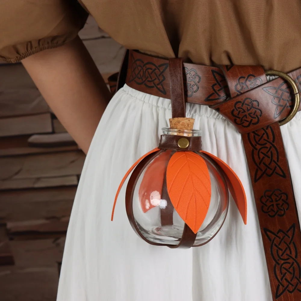 Vintage-Style Glass Potion Bottle with PU Leather Hooked Saddle & Rubber Stopper - Halloween Costume Accessory
Vintage-Style Glass Potion Bottle with PU Leather Hooked Saddle & Rubber Stopper - Halloween Costume Accessory