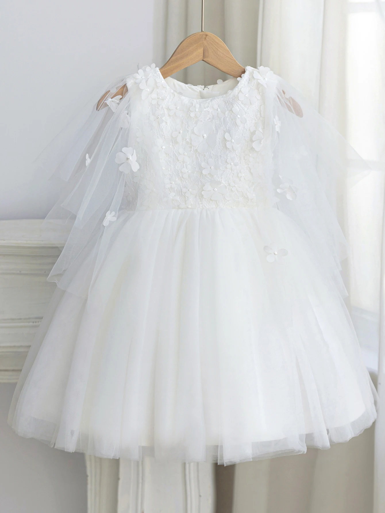 Girl's White Dress Wedding Flower Girl Draped Lace Dress Birthday Party Fluffy Mesh Dress
Girl's White Dress Wedding Flower Girl Draped Lace Dress Birthday Party Fluffy Mesh Dress