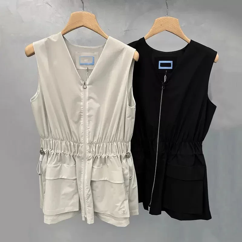 24 Summer New Outdoor Fashion Sleeveless Tank Top Korean Golf Women's Waist Zipper Sports V-neck Trend
24 Summer New Outdoor Fashion Sleeveless Tank Top Korean Golf Women's Waist Zipper Sports V-neck Trend