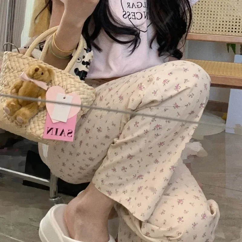 Повседневные брюки с цветочным принтом, женские летние милые брюки для девочек, корейская мода, прямые свободные брюки с высокой талией, стройные брюки для отдыха, простые студенческие брюки
Повседневные брюки с цветочным принтом, женские летние милые брюки для девочек, корейская мода, прямые свободные брюки с высокой талией, стройные брюки для отдыха, простые студенческие брюки