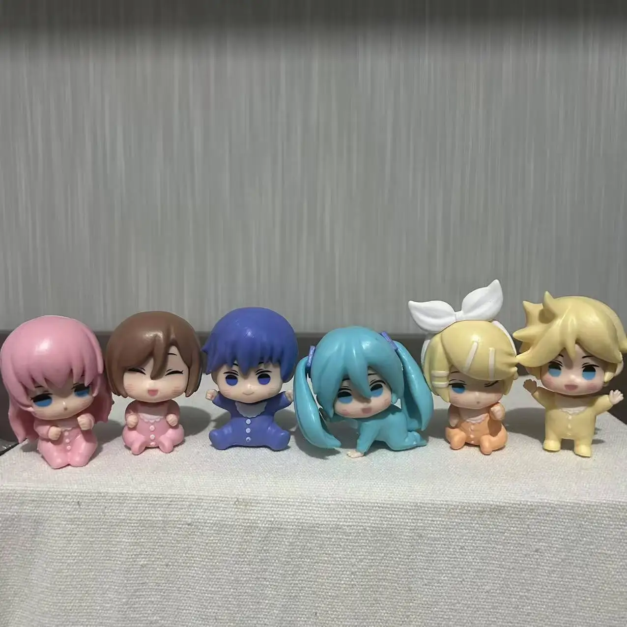 6pcs/set New Anime Hatsune Miku Len Rin Kaito Kawaii Q version Figure PVC Model Toys Doll ornament Gifts
6pcs/set New Anime Hatsune Miku Len Rin Kaito Kawaii Q version Figure PVC Model Toys Doll ornament Gifts