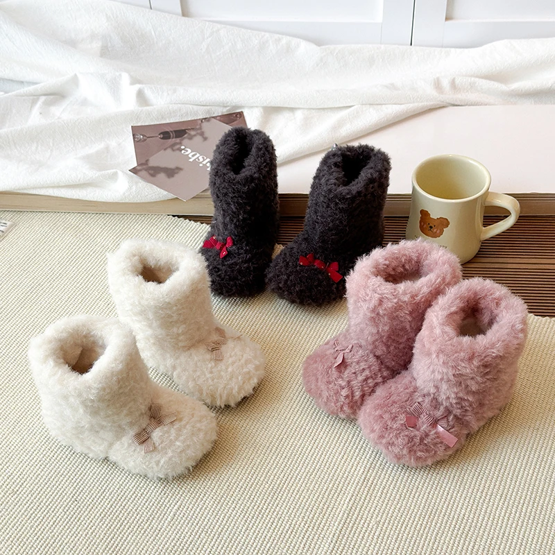 Уютные плюшевые зимние хлопковые сапоги для маленьких девочек с бантом, новинка 2023 года, зимние сапоги для малышей, нескользящие простые сапоги на мягкой подошве с теплой подкладкой
Уютные плюшевые зимние хлопковые сапоги для маленьких девочек с бантом, новинка 2023 года, зимние сапоги для малышей, нескользящие простые сапоги на мягкой подошве с теплой подкладкой