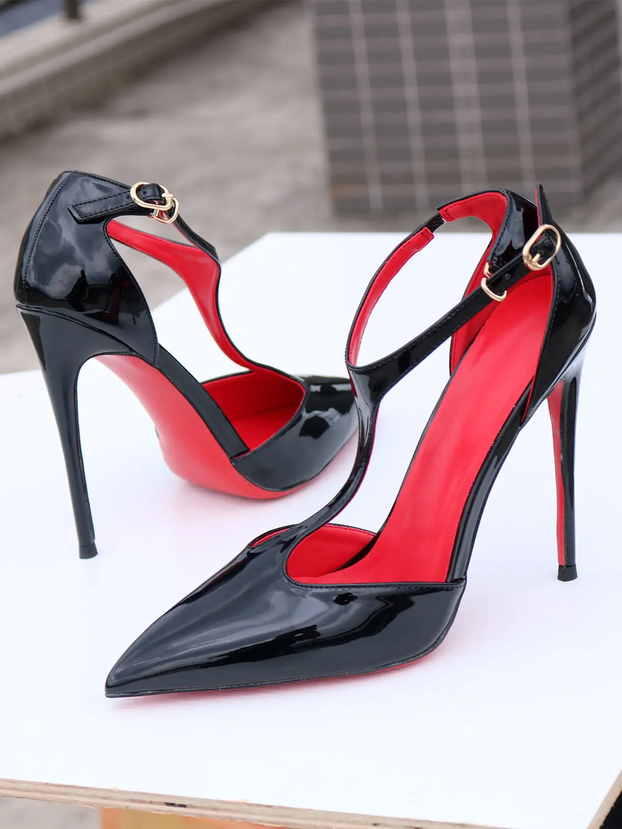 2026 new T-shaped pointed high-heeled shoes, slim high-heeled single shoes, hollow French style, sexy and versatile size 12CM
2026 new T-shaped pointed high-heeled shoes, slim high-heeled single shoes, hollow French style, sexy and versatile size 12CM