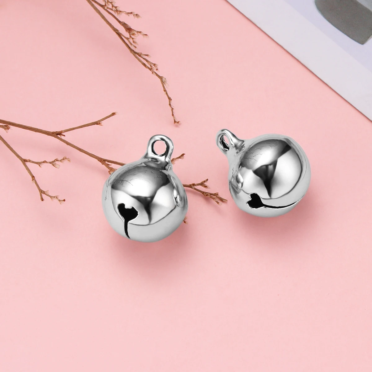 Durable Metal Pet Bell Accessories for Dog Collar Silver Ringer Cat Charm Small Cartoon Copper Bells Pendant Pet Supplies
Durable Metal Pet Bell Accessories for Dog Collar Silver Ringer Cat Charm Small Cartoon Copper Bells Pendant Pet Supplies