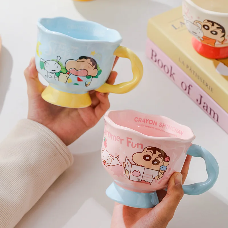 Милая керамическая кофейная кружка, 360 мл, карандаш Шин-Чан, чашка для завтрака, подарки для ее подарка на день рождения, пара, офис, домашняя посуда для напитков
Милая керамическая кофейная кружка, 360 мл, карандаш Шин-Чан, чашка для завтрака, подарки для ее подарка на день рождения, пара, офис, домашняя посуда для напитков