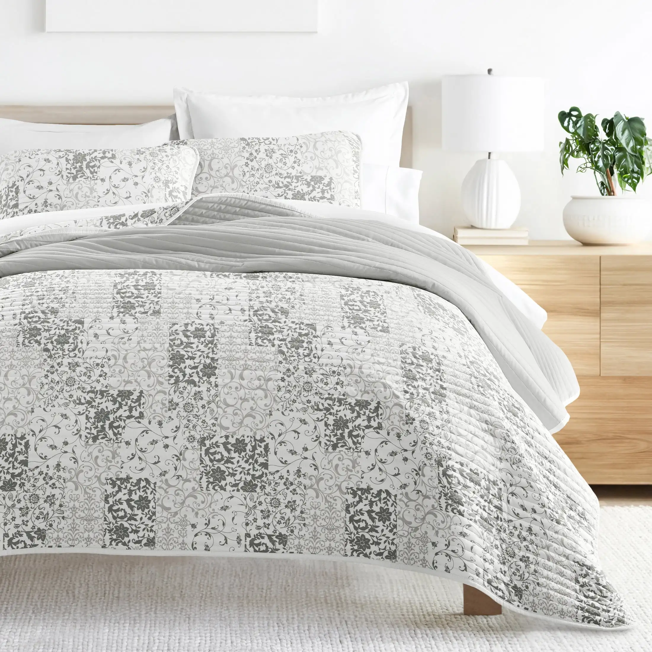 Light Grey 3 Piece Scrolled Patchwork Reversible Microfiber Quilt Set, Twin / Twin XL
Light Grey 3 Piece Scrolled Patchwork Reversible Microfiber Quilt Set, Twin / Twin XL