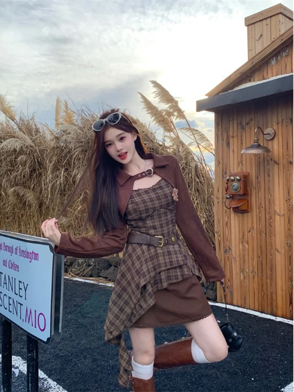 Retro plus Size Autumn Set Women's Plaid Slimming Strap Dress Short Coat Early Autumn Complete Set Fashion Ensemble
Retro plus Size Autumn Set Women's Plaid Slimming Strap Dress Short Coat Early Autumn Complete Set Fashion Ensemble