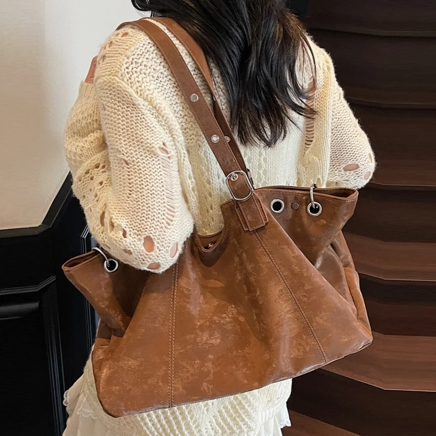 Fashion rivet female Armpit bag pu leather ladies handbag Large capacity Y2K design women Shoulder bags bolsa moto biker totes
Fashion rivet female Armpit bag pu leather ladies handbag Large capacity Y2K design women Shoulder bags bolsa moto biker totes