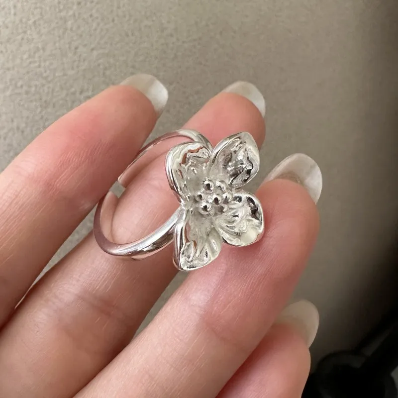 S925 Sterling Silver Big Flower Ring Retro Simple Design Korean Version for Wedding Occasions Wholesale
S925 Sterling Silver Big Flower Ring Retro Simple Design Korean Version for Wedding Occasions Wholesale