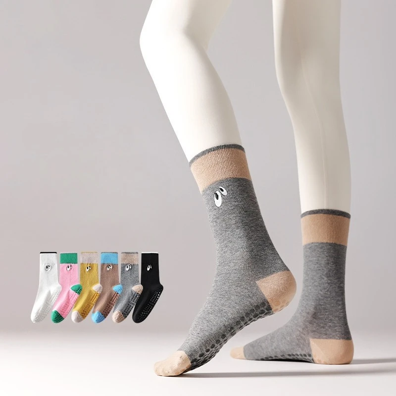 Носки для йоги, женские спортивные носки с мультяшной вышивкой для тренировок в помещении, танцев, соответствующие цветам, силиконовые нескользящие носки для тренажерного зала, фитнеса, пилатеса
Носки для йоги, женские спортивные носки с мультяшной вышивкой для тренировок в помещении, танцев, соответствующие цветам, силиконовые нескользящие носки для тренажерного зала, фитнеса, пилатеса