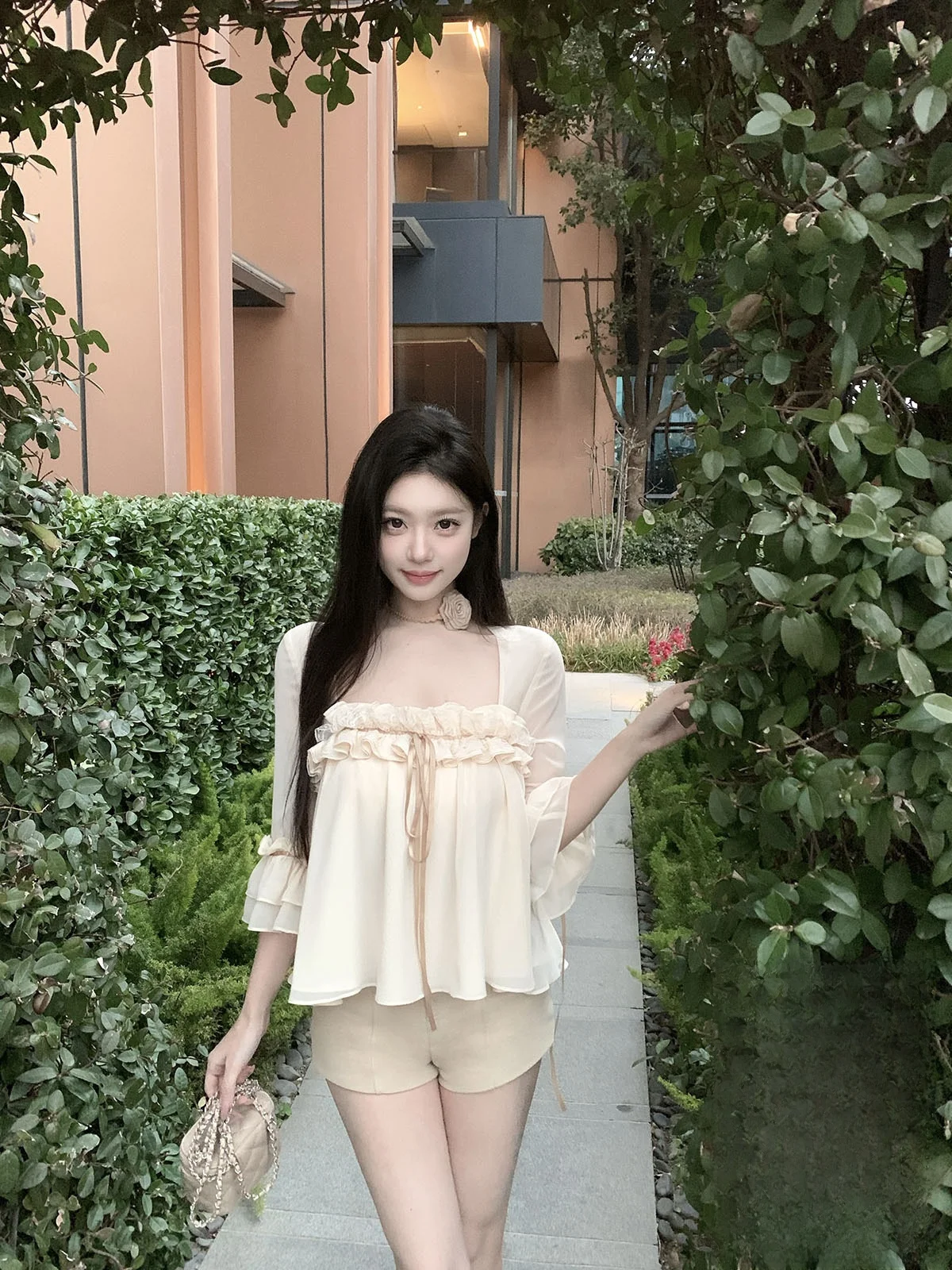 Kubiliv Lace Trim Bell Sleeve Shiny Sensation Bow Tie Chiffon Blouse Women's Fashion Commute Style Korean Version Seven Sleeve
Kubiliv Lace Trim Bell Sleeve Shiny Sensation Bow Tie Chiffon Blouse Women's Fashion Commute Style Korean Version Seven Sleeve