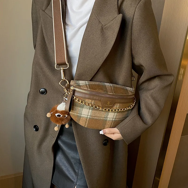 Breast bag women's fashion and leisure 2025 new retro plaid messenger bag chain design women's fanny pack
Breast bag women's fashion and leisure 2025 new retro plaid messenger bag chain design women's fanny pack