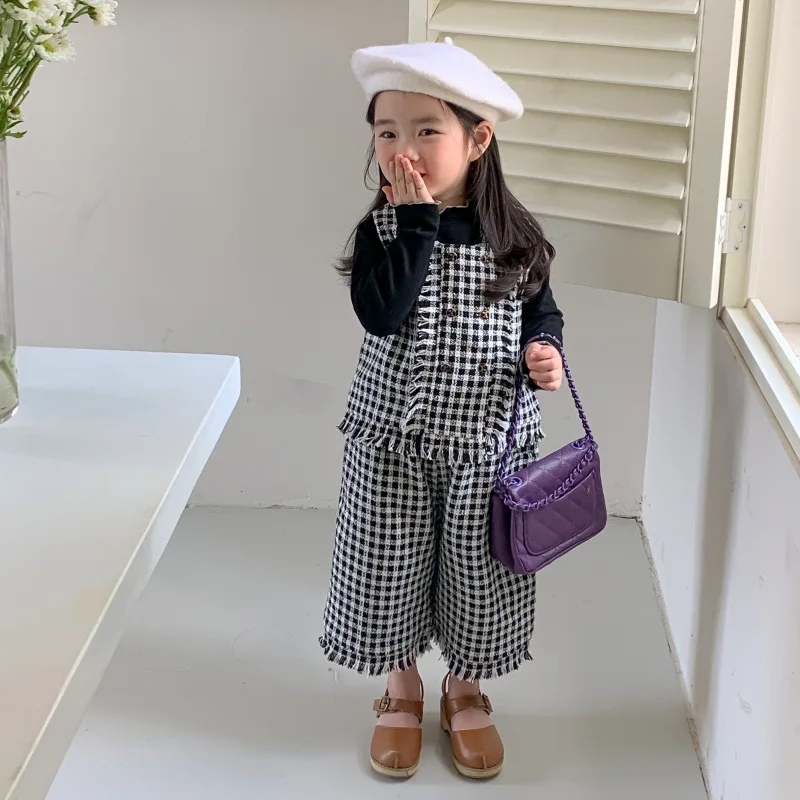 Girls Suits Autumn and Winter New Girls Small Fragrance Style Vest Set Baby Korean Version Base Coat Three-piece Set Fashion
Girls Suits Autumn and Winter New Girls Small Fragrance Style Vest Set Baby Korean Version Base Coat Three-piece Set Fashion