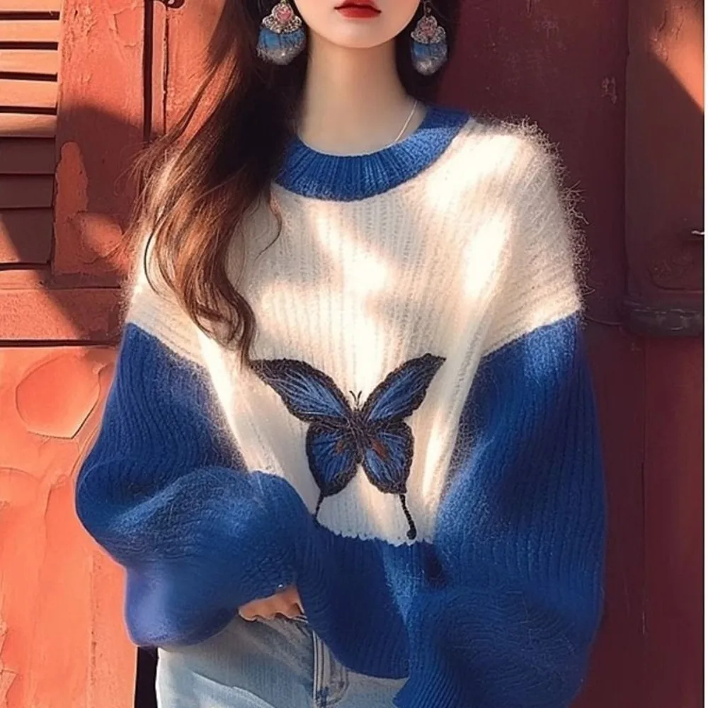 2025 New Fall Winter Blue White Hit Color Butterfly Pattern Knitted Sweater Pullover Chic Women O Neck Mohair Soft Loose Jumpers
2025 New Fall Winter Blue White Hit Color Butterfly Pattern Knitted Sweater Pullover Chic Women O Neck Mohair Soft Loose Jumpers