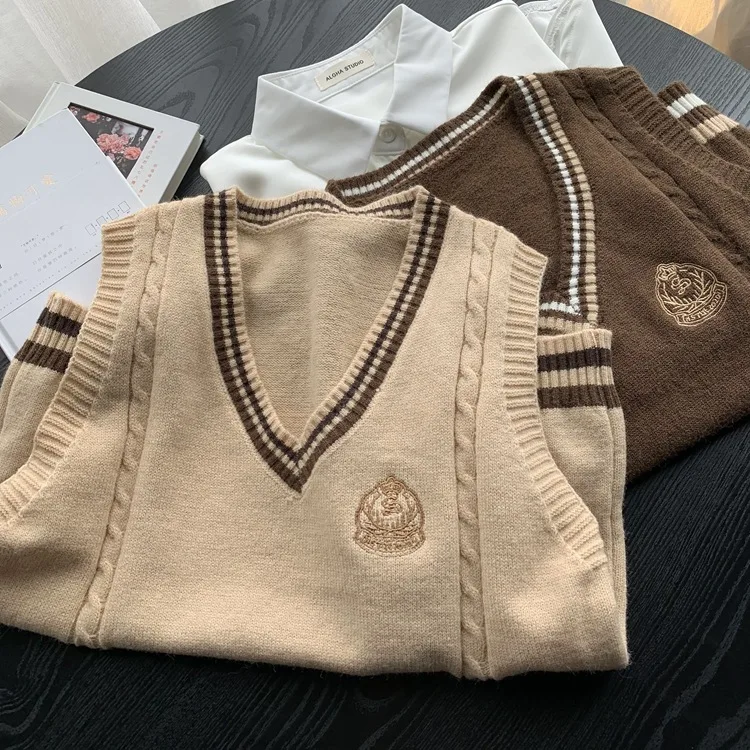 Модный женский корейский свободный шерстяной жилет с вышивкой, универсальный студенческий бальный топ с V-Ne из полиэстера...
Модный женский корейский свободный шерстяной жилет с вышивкой, универсальный студенческий бальный топ с V-Ne из полиэстера...